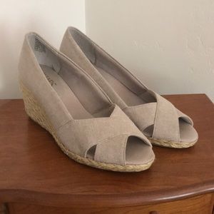 Chaps open toed wedges